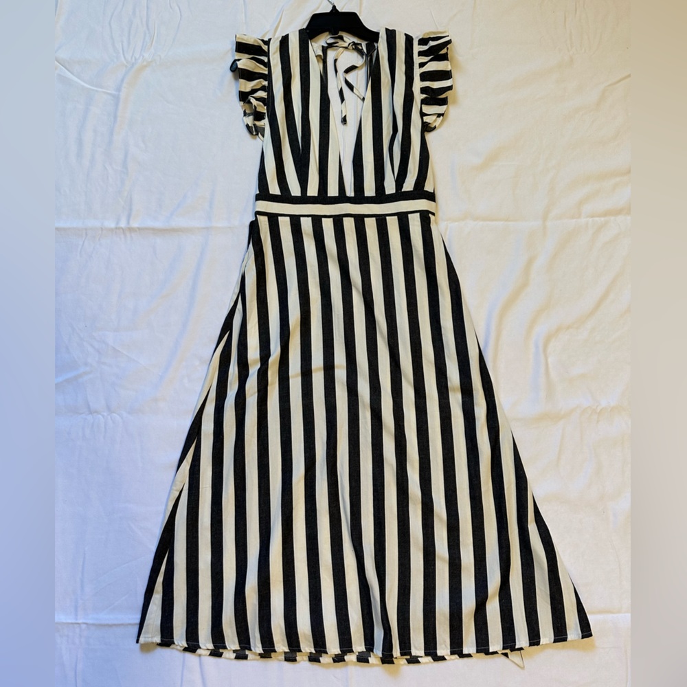 Red Dress boutique, black and white deep v dress, NWT, medium